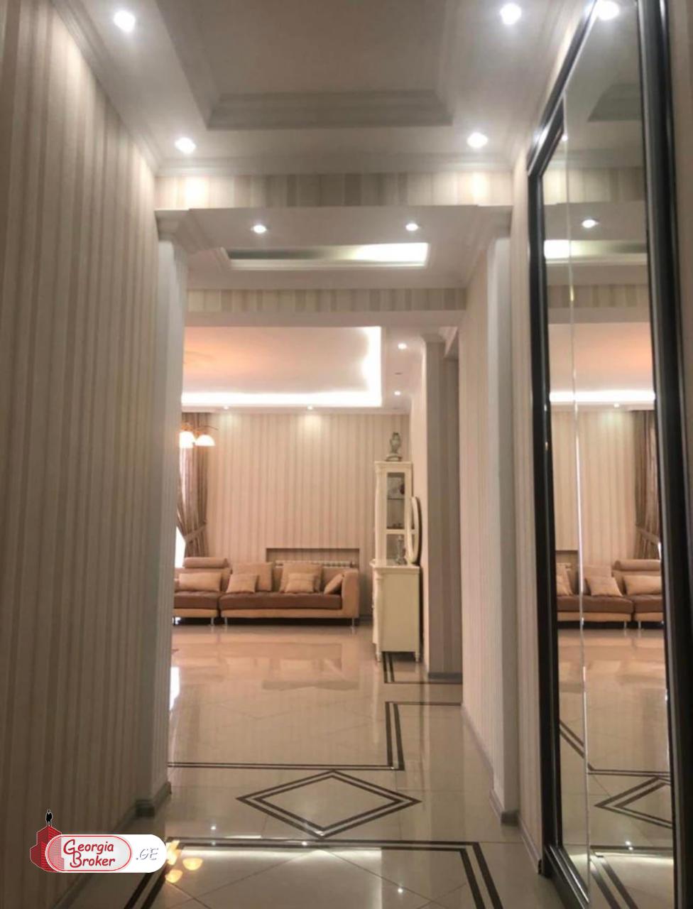 продается квартира с новым ремонтом 3-комнаты